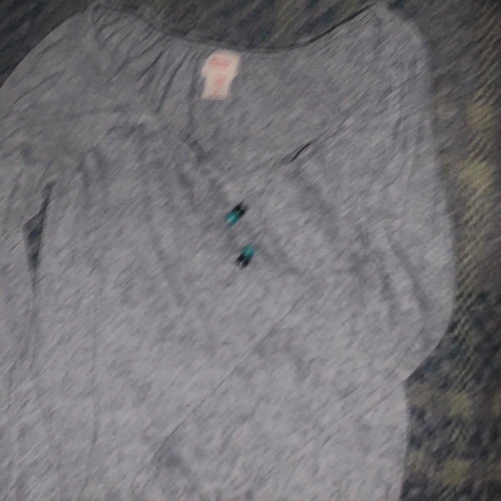 Mossimo Top,Women’s Long sleeved Beads at Neck ,Colored and Elastic at Waist .SM